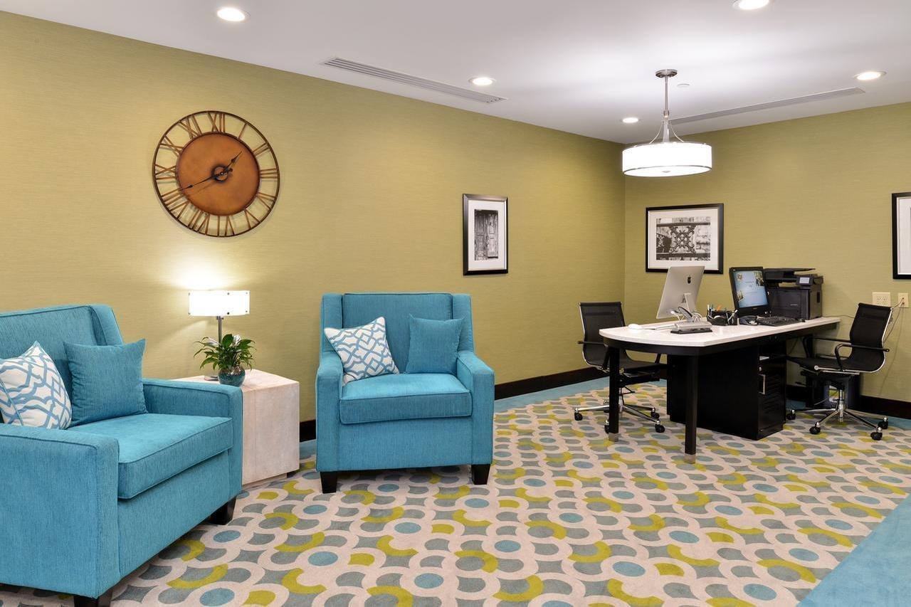 Hilton Garden Inn Dubuque Downtown Екстер'єр фото