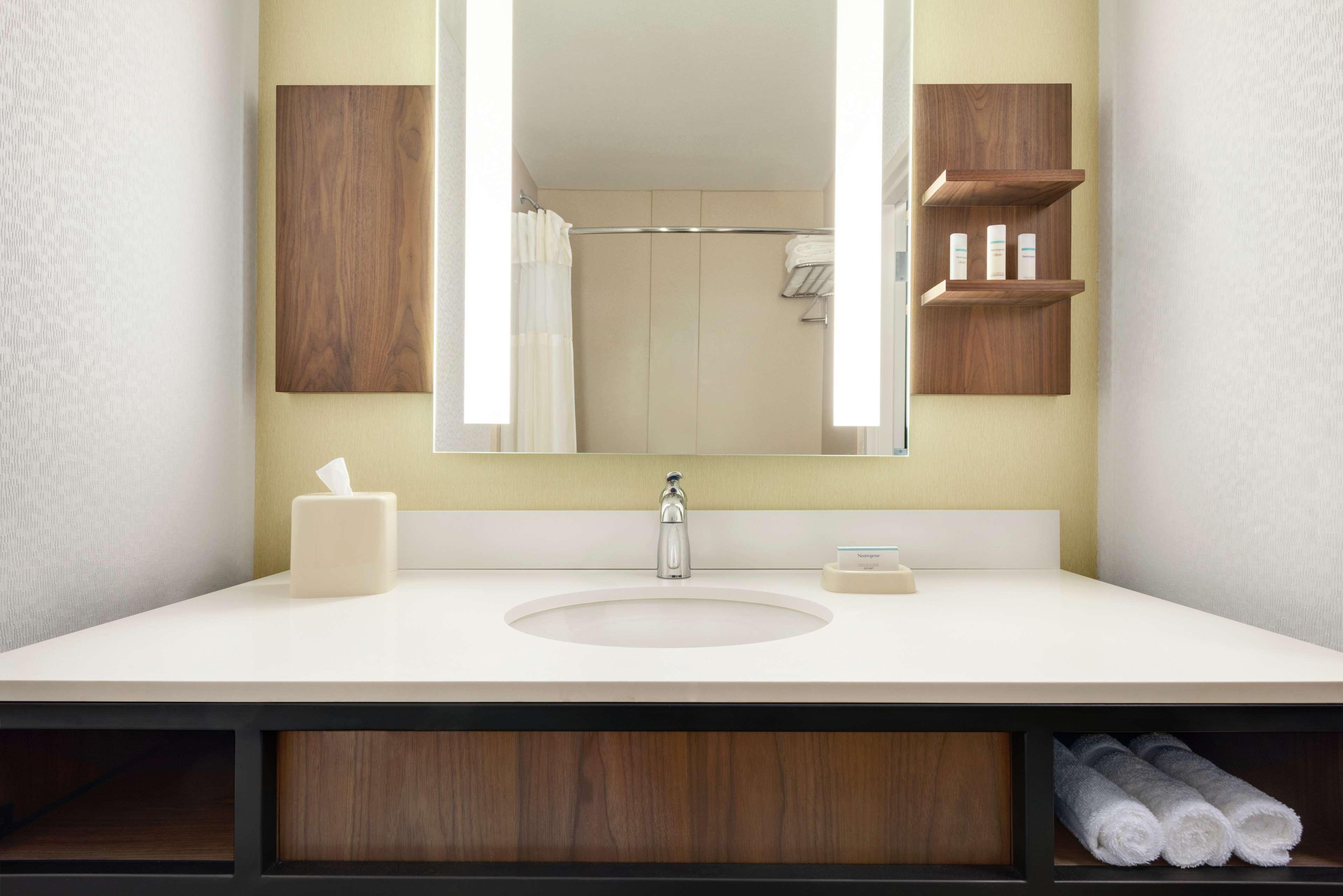 Hilton Garden Inn Dubuque Downtown Екстер'єр фото
