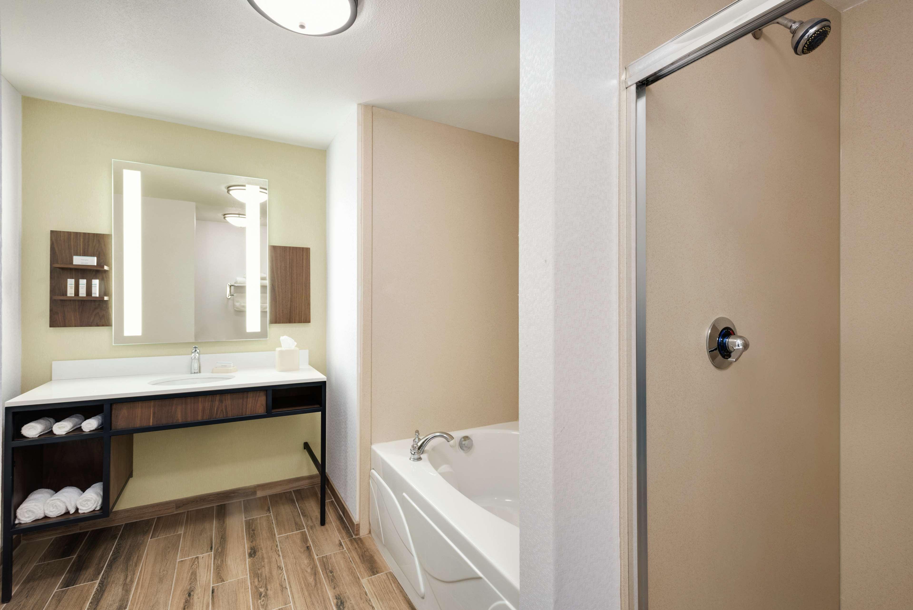 Hilton Garden Inn Dubuque Downtown Екстер'єр фото