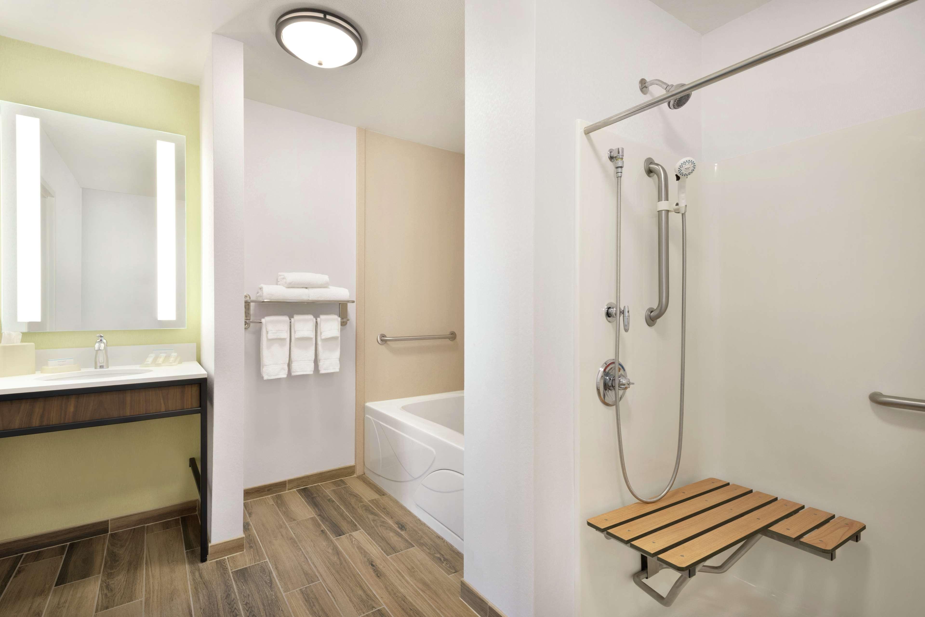 Hilton Garden Inn Dubuque Downtown Екстер'єр фото