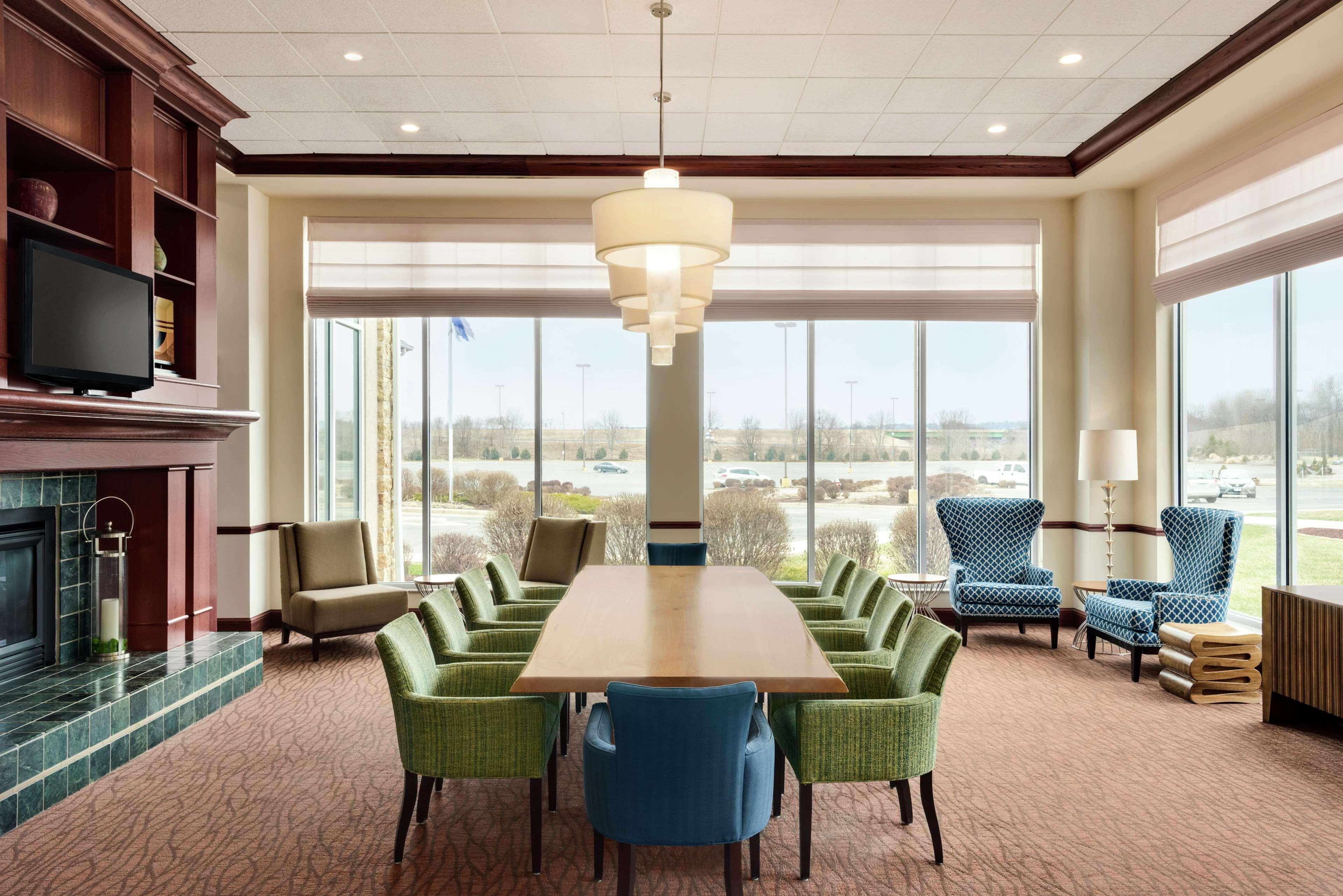 Hilton Garden Inn Dubuque Downtown Екстер'єр фото