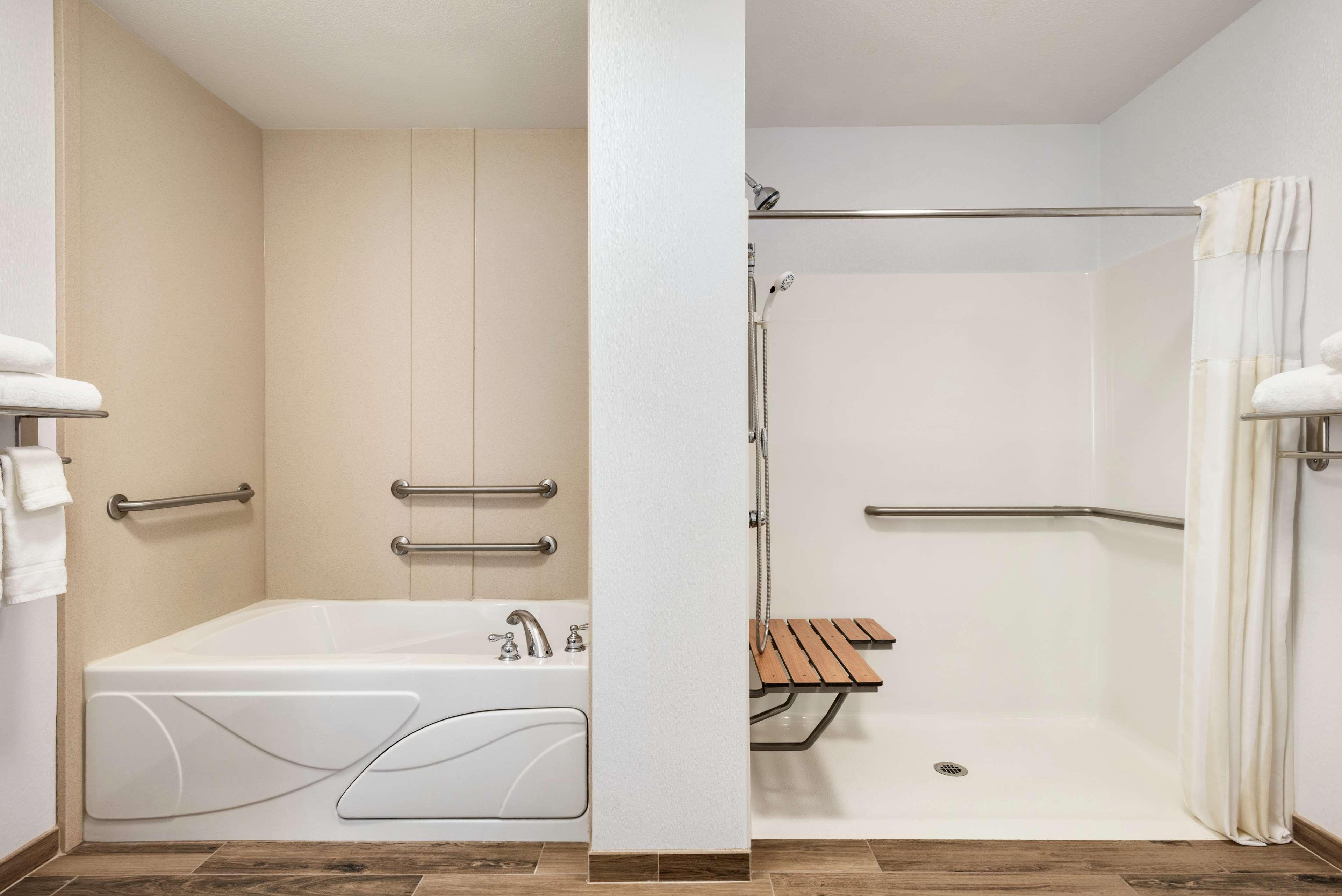 Hilton Garden Inn Dubuque Downtown Екстер'єр фото