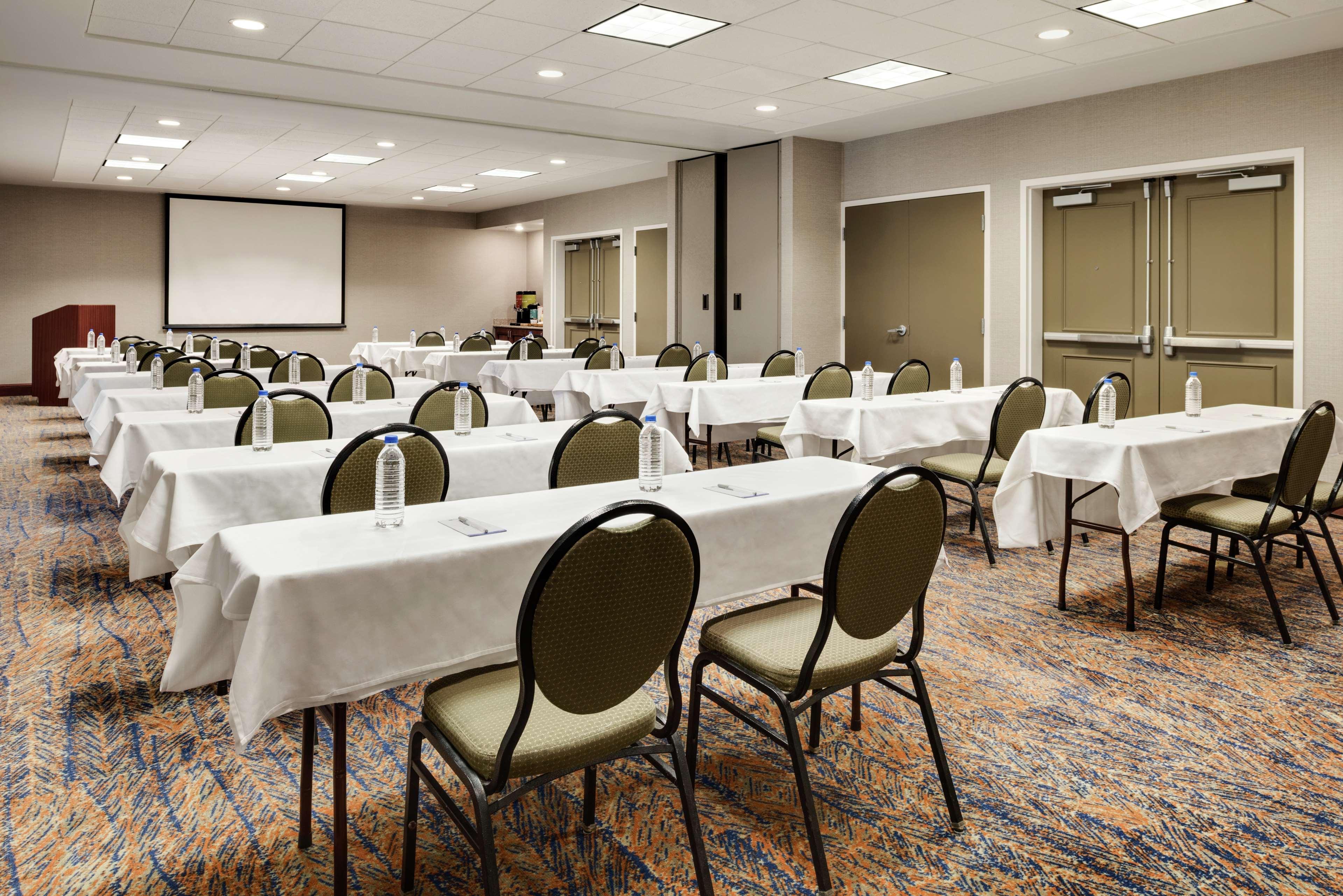 Hilton Garden Inn Dubuque Downtown Екстер'єр фото