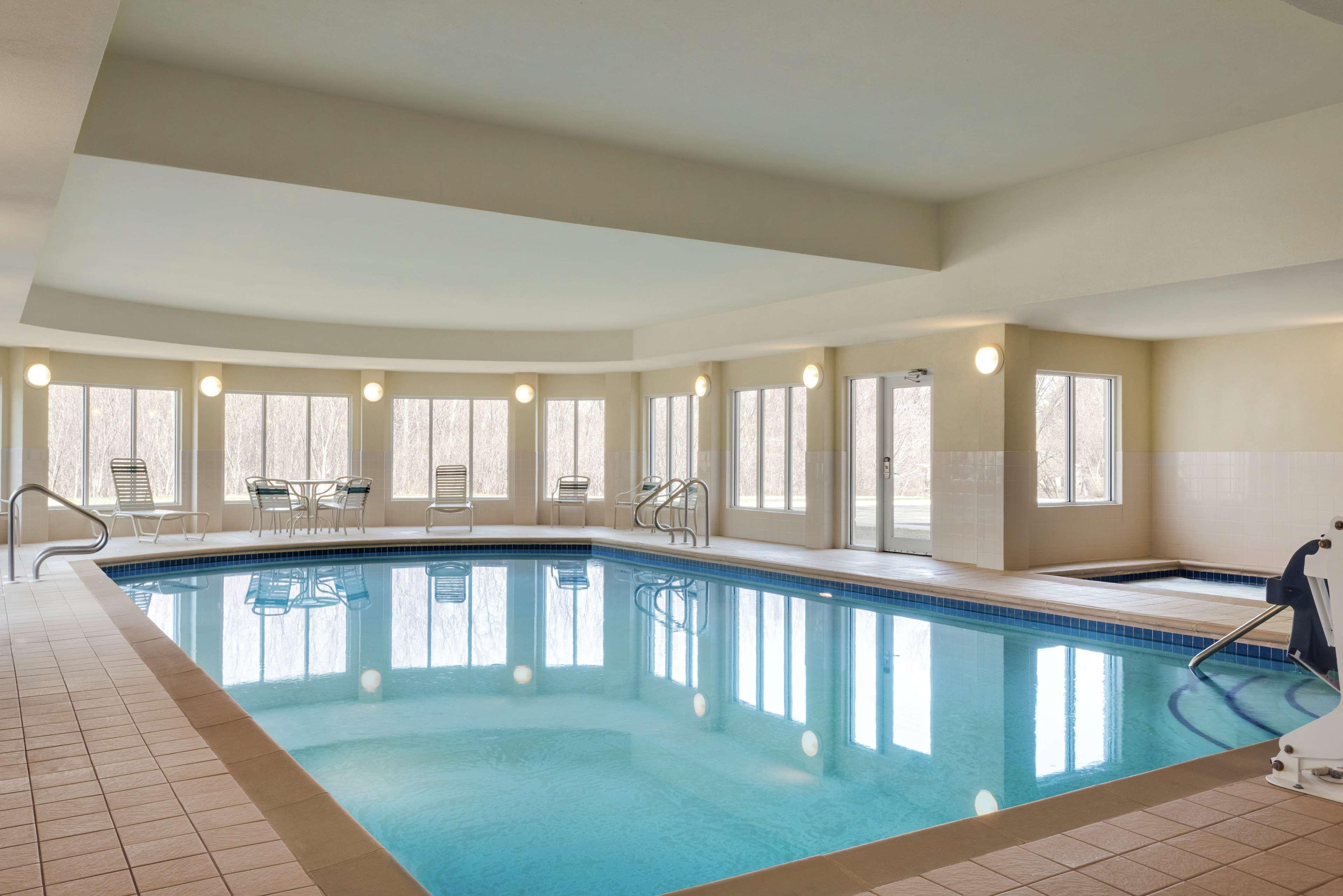 Hilton Garden Inn Dubuque Downtown Екстер'єр фото