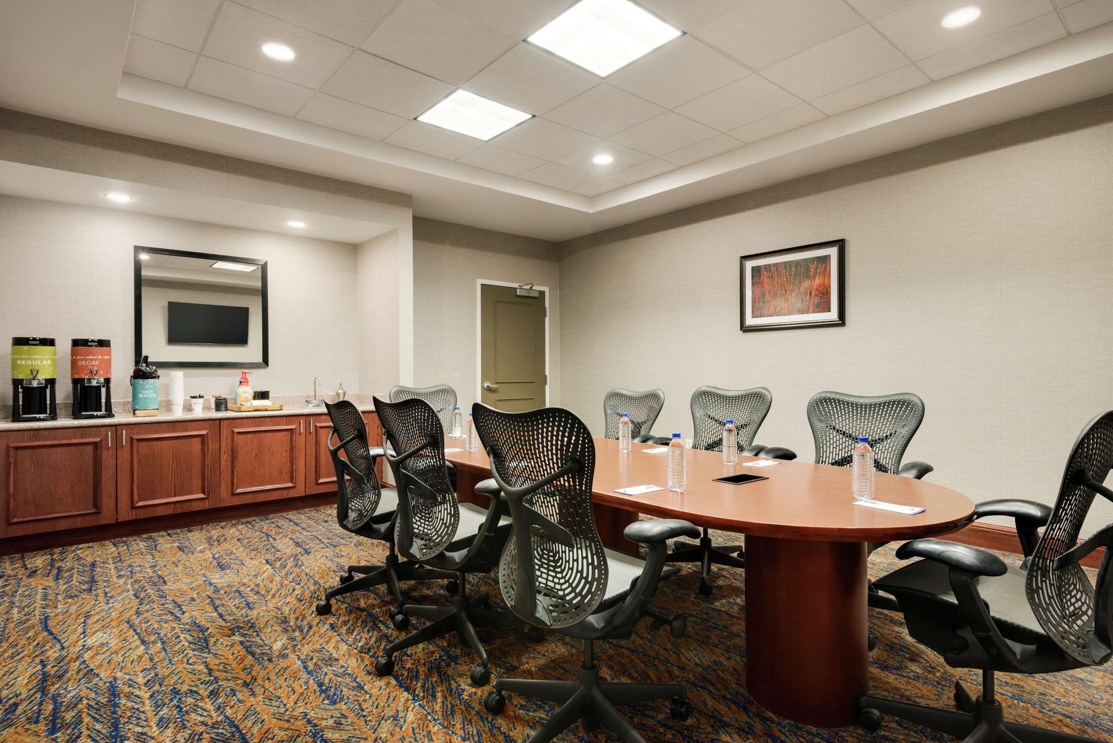 Hilton Garden Inn Dubuque Downtown Екстер'єр фото