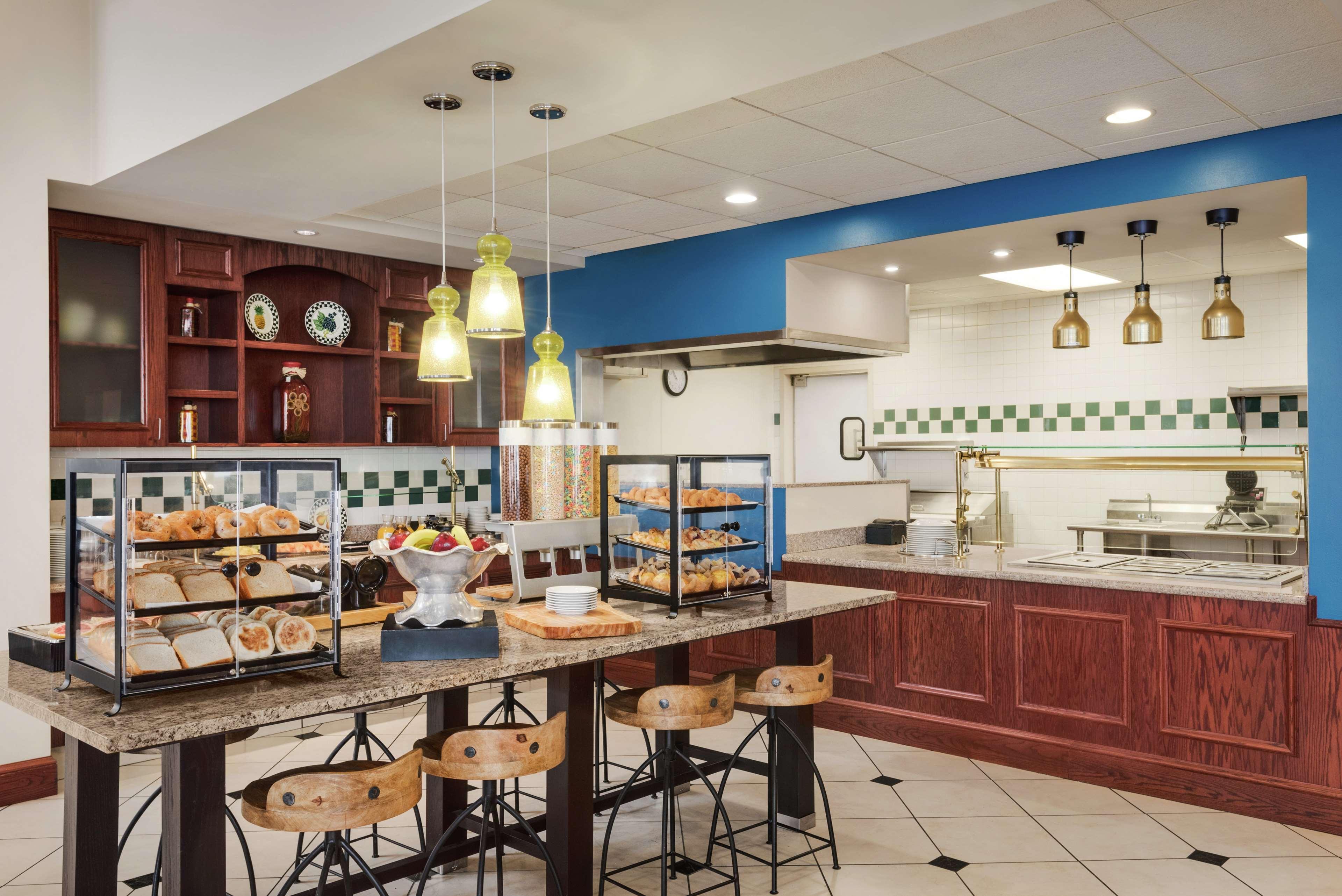 Hilton Garden Inn Dubuque Downtown Екстер'єр фото
