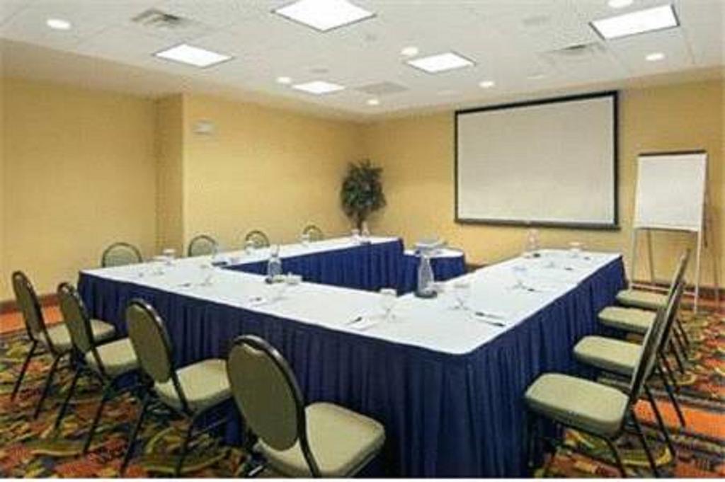 Hilton Garden Inn Dubuque Downtown Екстер'єр фото