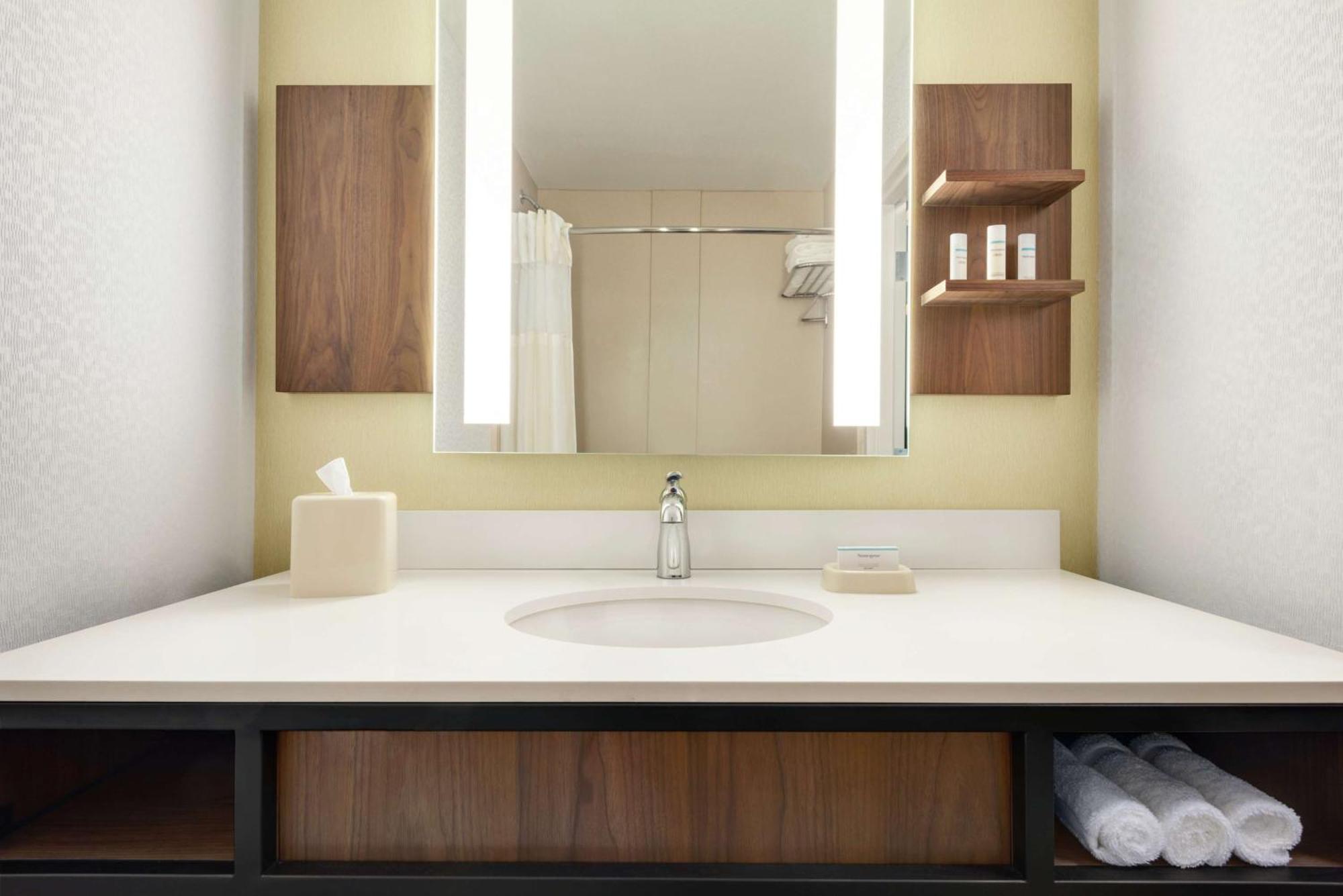 Hilton Garden Inn Dubuque Downtown Екстер'єр фото